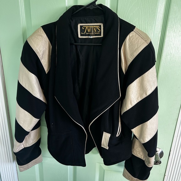 Vintage 80s/90s Black and Cream Blazer with Geometric Stripes - Picture 4 of 7